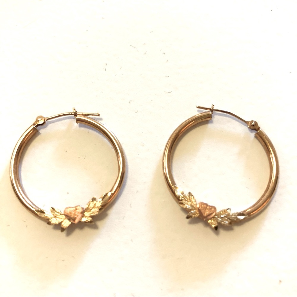 Gorgeous 10k hoop earrings - Picture 4 of 6